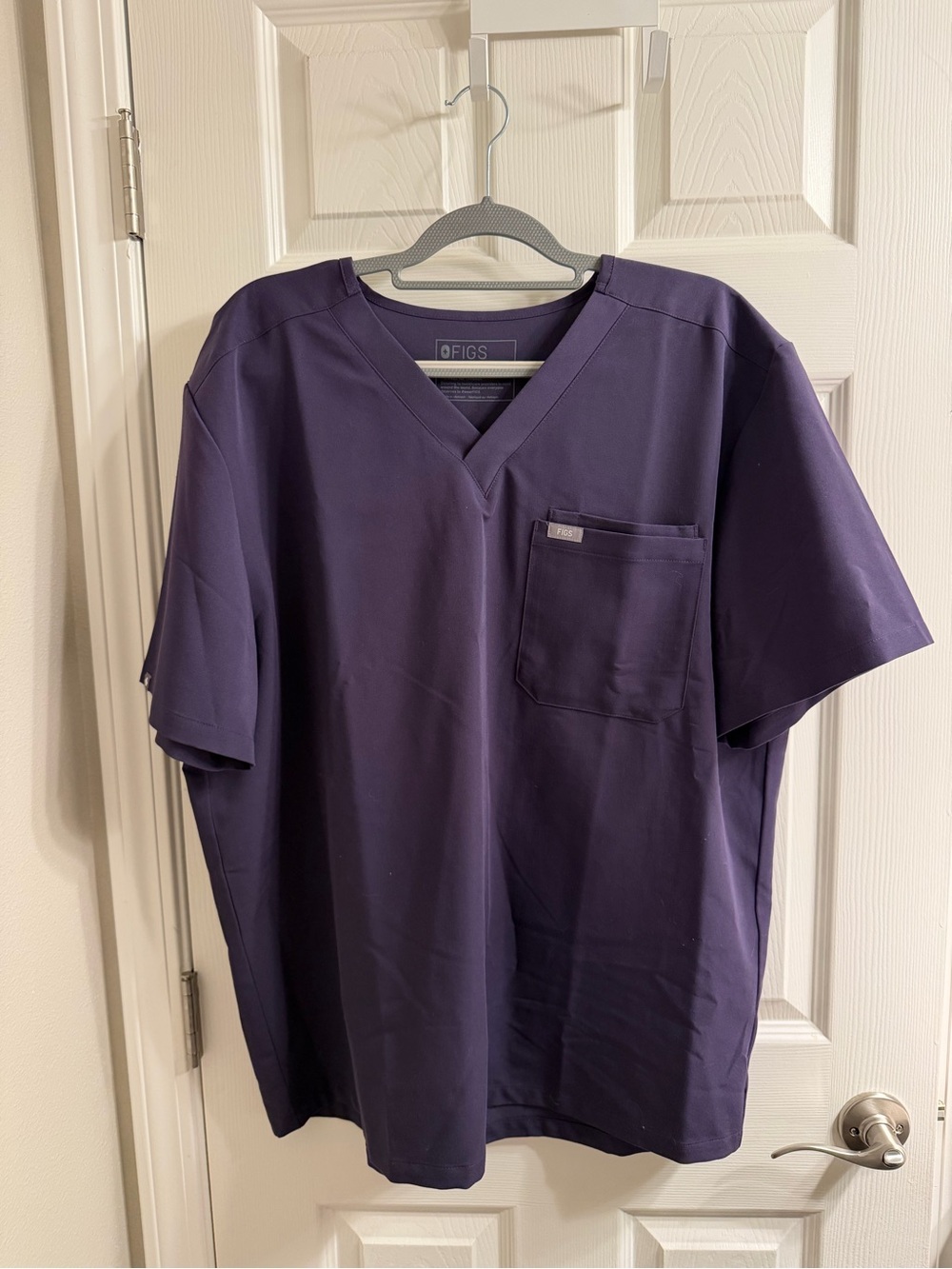 Figs Men’s V-Neck Scrub Top in Deep Purple
